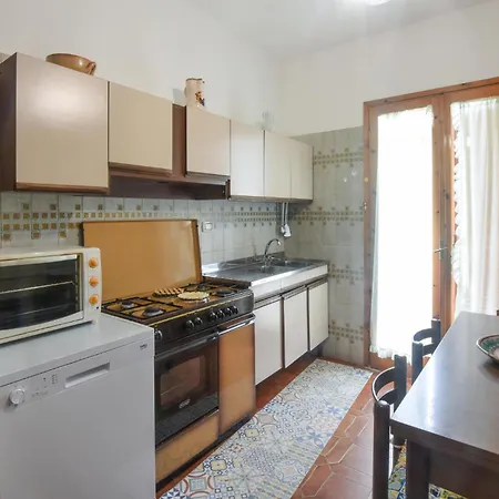 3 Bedroom Cozy In Apartment Scalea
