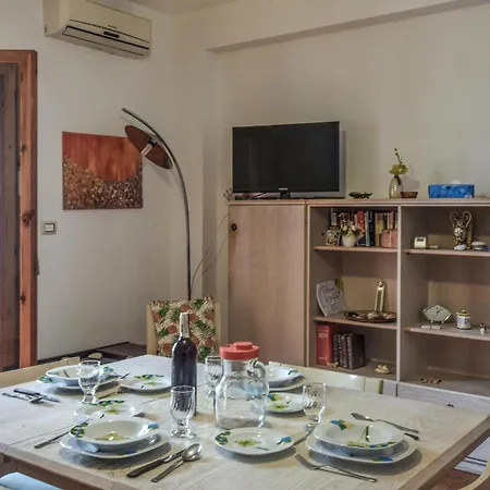 3 Bedroom Cozy In * Scalea