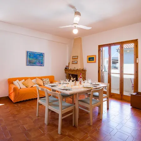 3 Bedroom Cozy In アパート *