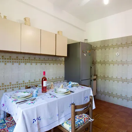 アパート 3 Bedroom Cozy In スカレア