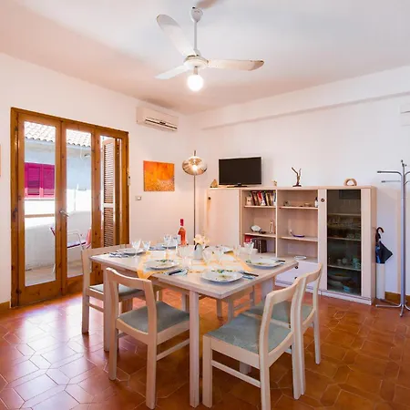 3 Bedroom Cozy In アパート スカレア